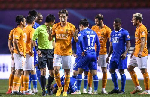 足坛最新爆料新闻视频,揭秘球星转会内幕与赛场风云 第2张 足坛最新爆料新闻视频,揭秘球星转会内幕与赛场风云 第2张